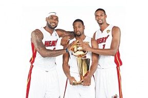 九游电子娱乐入口-英超抢七大战对决在即！费内巴切演练定位球，尤文图斯密集防守应对